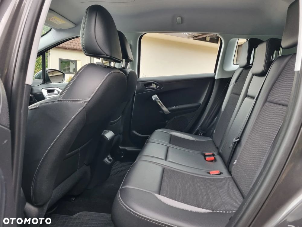 Peugeot 2008 1.2 Pure Tech Allure S&S - 21