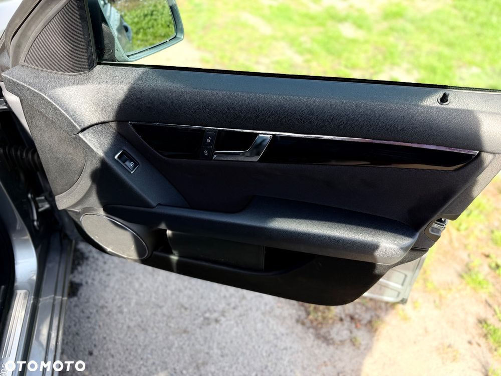 Mercedes-Benz Klasa C 200 (BlueEFFICIENCY) 7G-TRONIC Avantgarde - 26