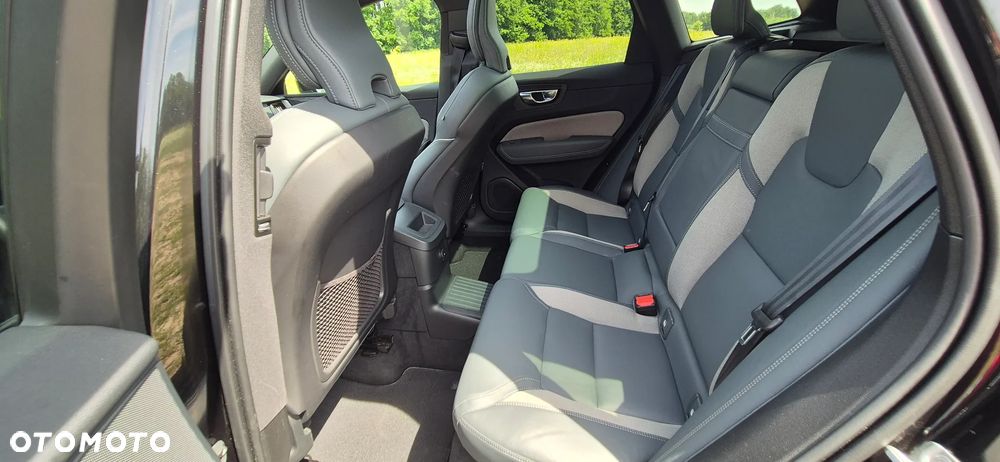 Volvo XC 60 T8 Plug-In Hybrid AWD R-Design - 24