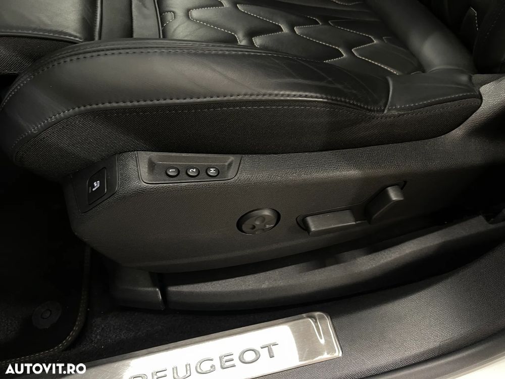 Peugeot 3008 225 e-EAT8 GT - 25