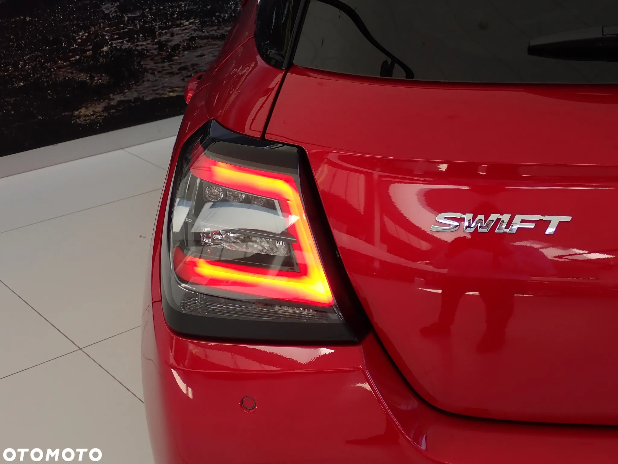 Suzuki Swift 1.2 Dualjet SHVS Premium Plus CVT - 8
