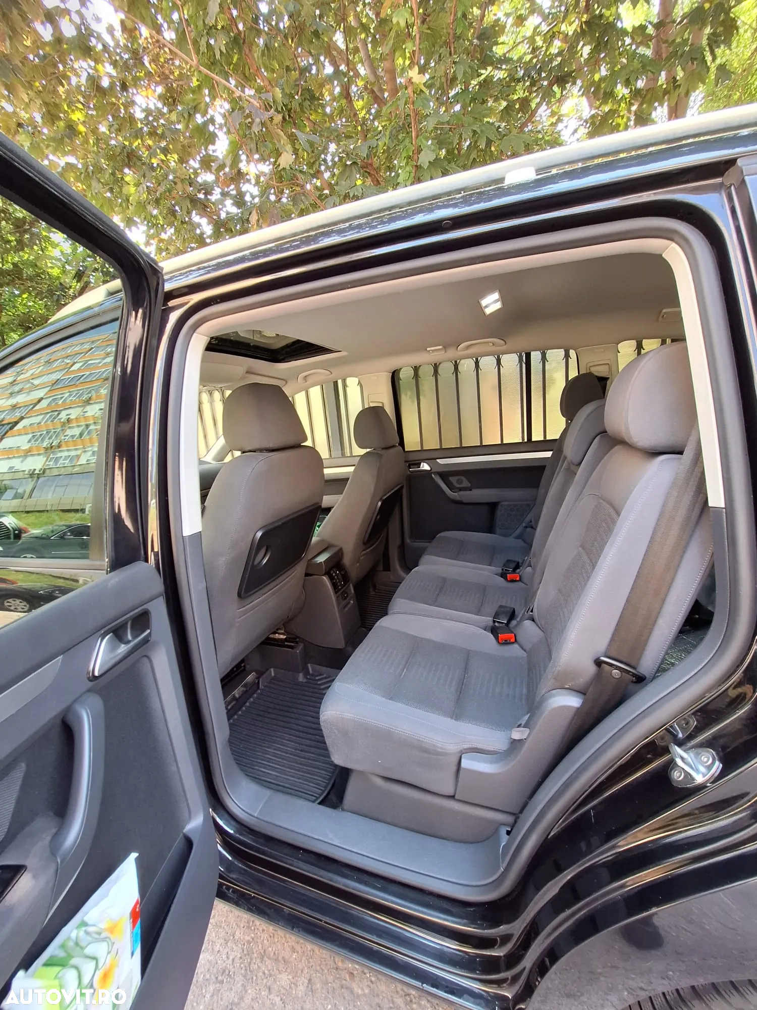 Volkswagen Touran 2.0 TDI Highline - 3