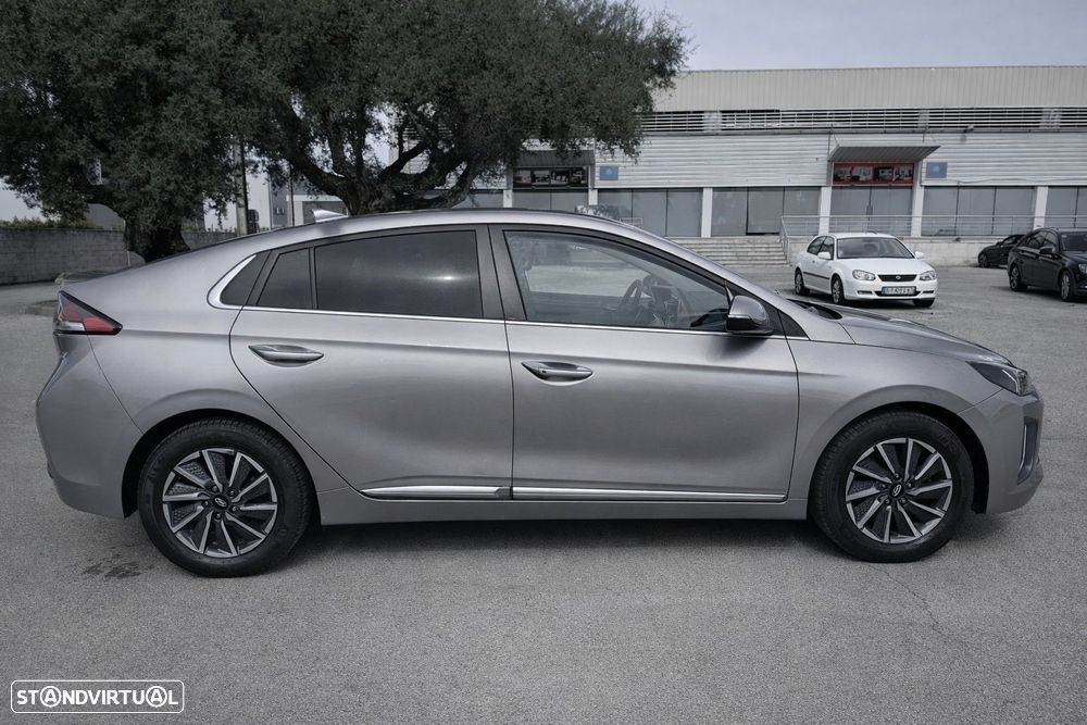 Hyundai Ioniq - 7