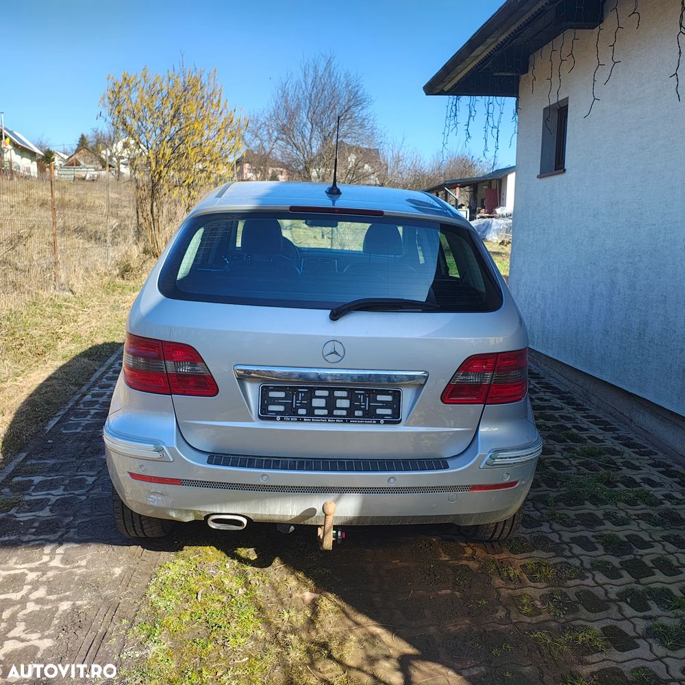 Mercedes-Benz EQB - 4