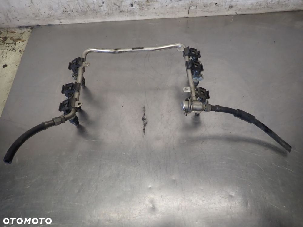 LISTWA WTRYSKOWA Z WTRYSKAMI AUDI A6 C4 - 1