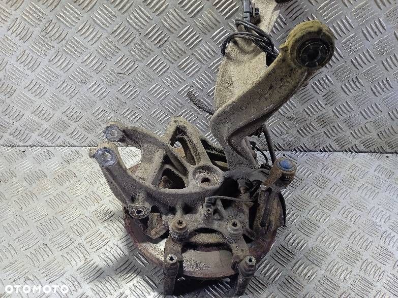 WAHACZ PIASTA LEWY TYLNY PEUGEOT 407 - 1