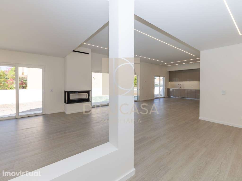 Moradia T4 localizada em Aldeia de Irmãos (Azeitão) - Grande imagem: 3/27