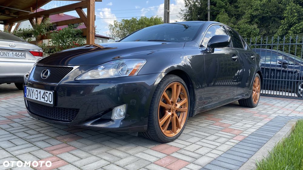 Lexus IS - 10