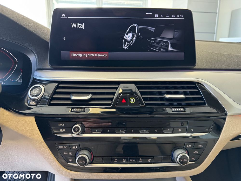 BMW Seria 5 520d xDrive - 14