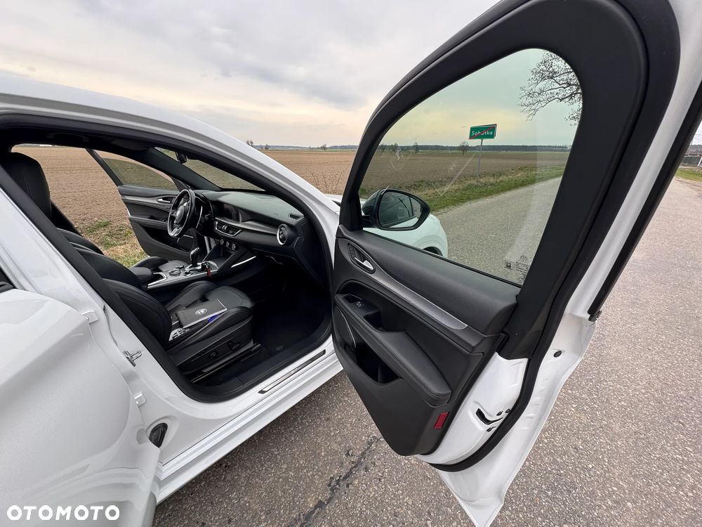Alfa Romeo Stelvio 2.0 Turbo 16V AT8-Q4 Veloce - 22