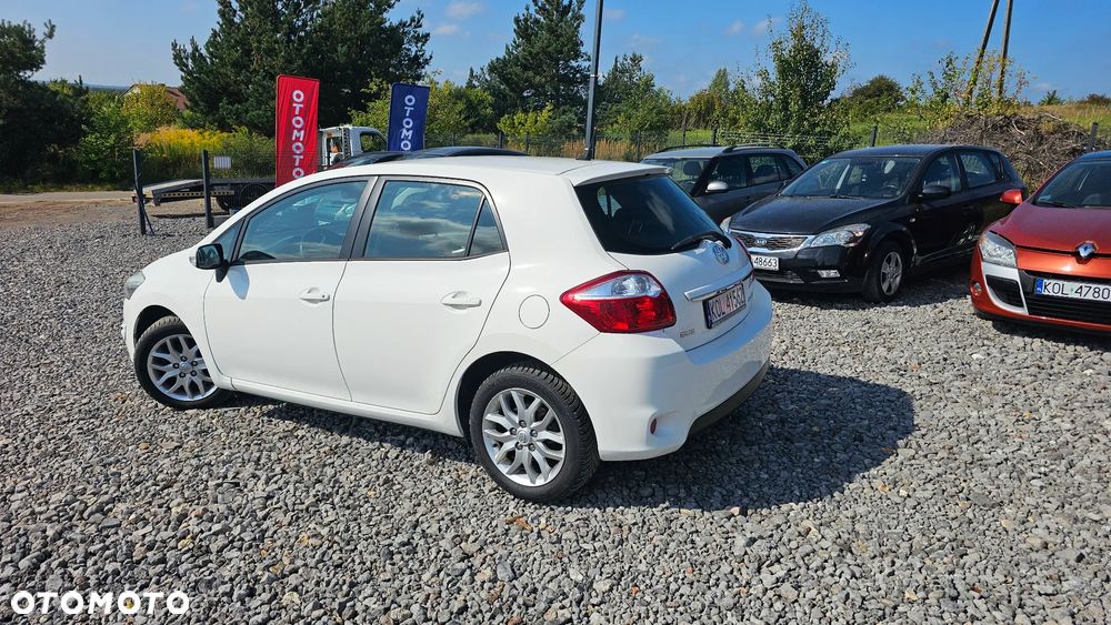 Toyota Auris 1.6 Premium + - 9