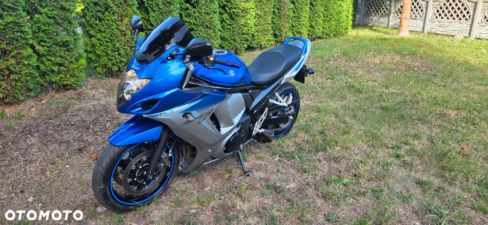 Suzuki GSX - 8