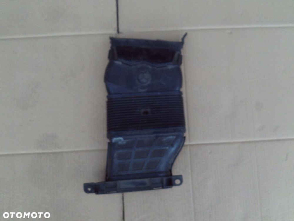 ŁAPACZ POWIETRZA MERCEDES GLE A167 - 1