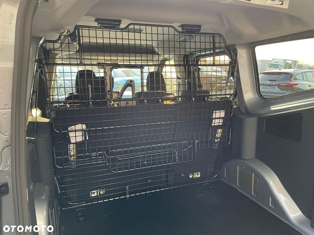 Ford Transit Courier - 10