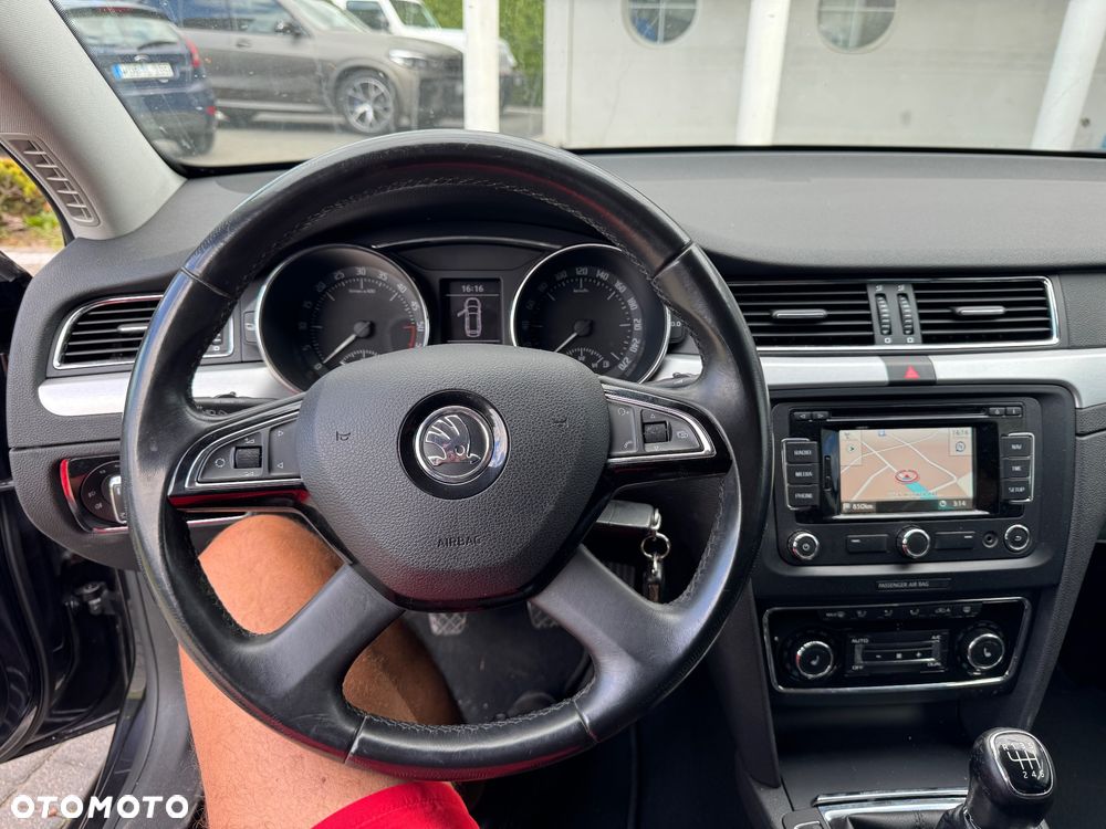 Skoda Superb Combi 2.0 TDI Ambition - 14