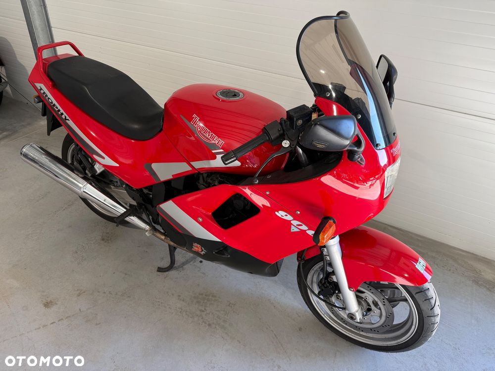 Triumph T - 2