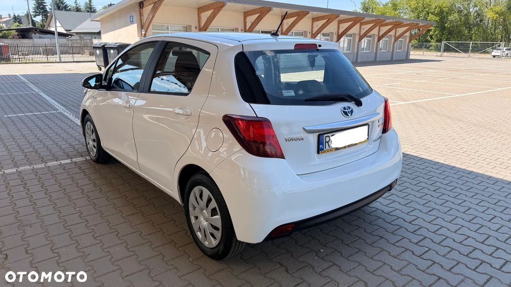 Toyota Yaris Hybrid 100 Dynamic - 3