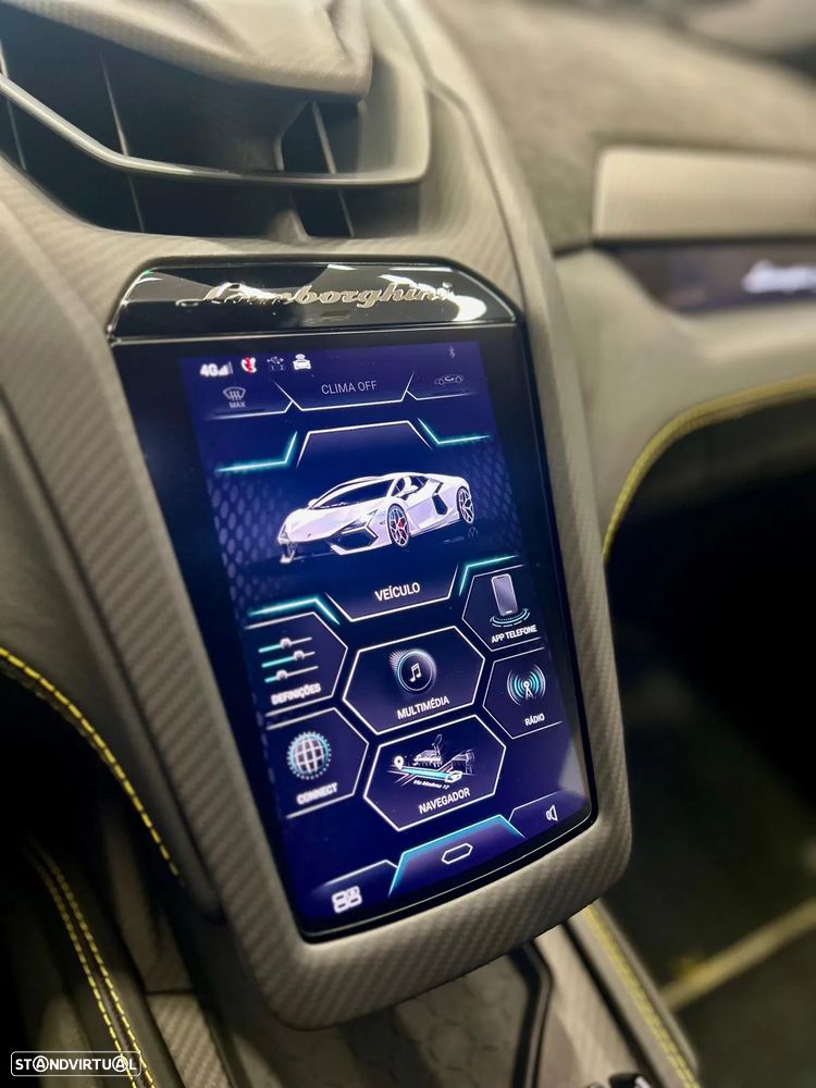 Lamborghini Revuelto - 18