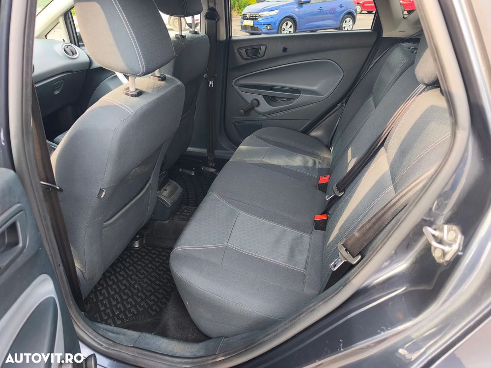 Ford Fiesta 1.6 TDCI DPF Ghia - 14