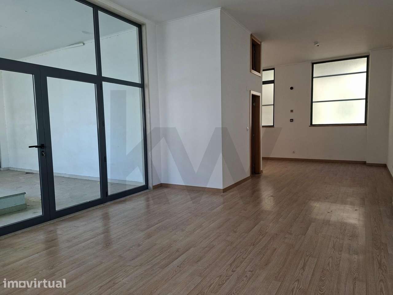 Loja em Santo António dos Cavaleiros - O espaço certo para fazer cresc - Grande imagem: 3/18