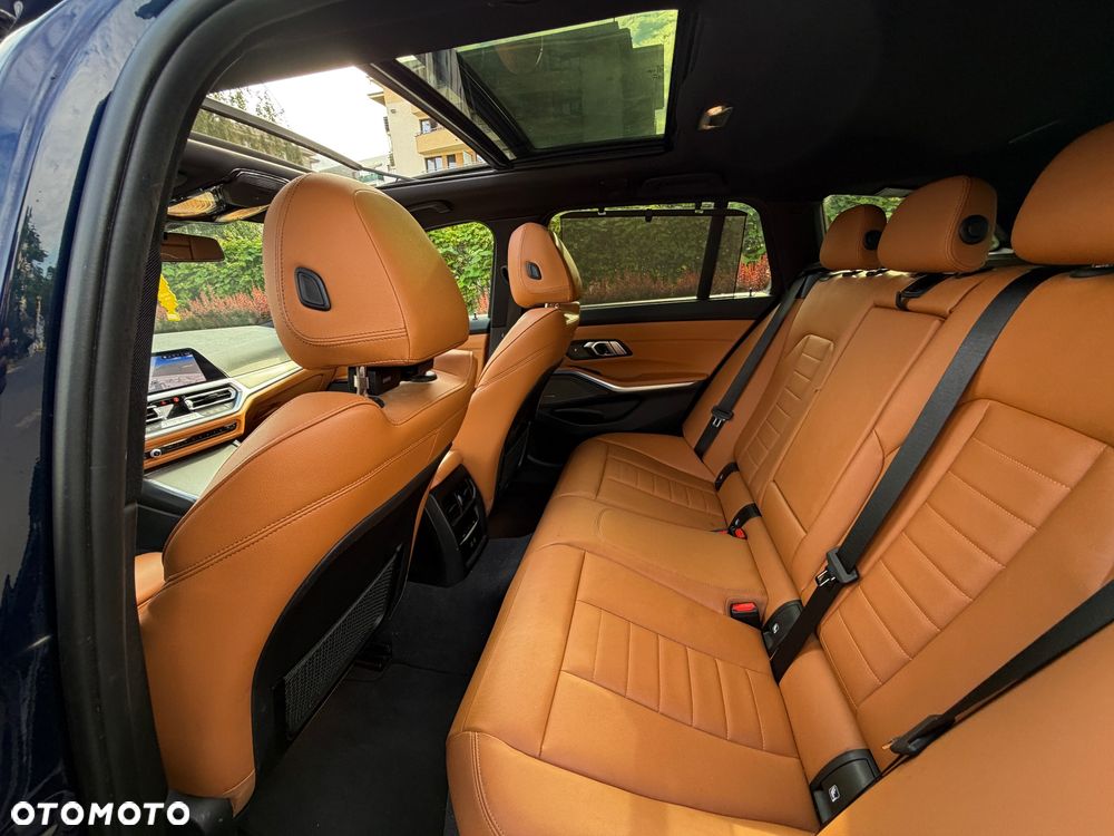 BMW Seria 3 330e M Sport - 18