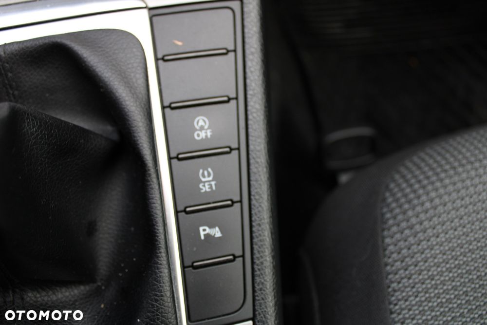 Volkswagen Passat 2.0 TDI BlueMotion Technology Comfortline - 21