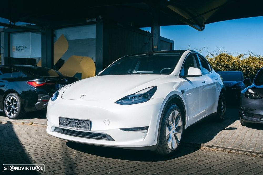 Tesla Model Y - 3