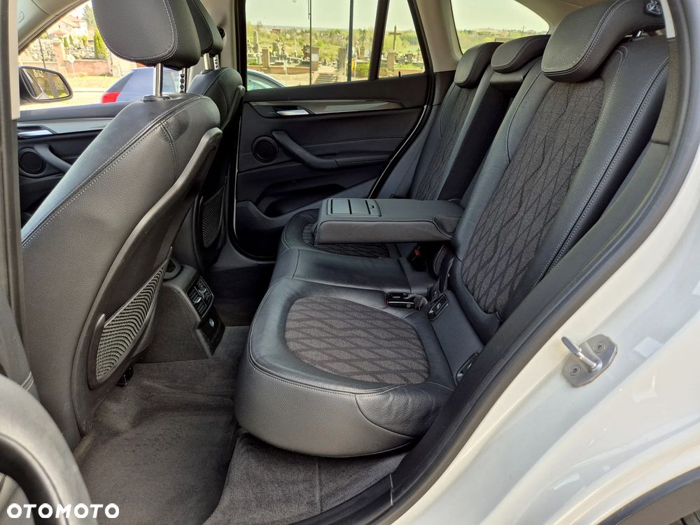 BMW X1 sDrive18d xLine - 12