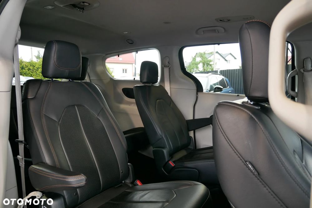 Chrysler Pacifica - 13