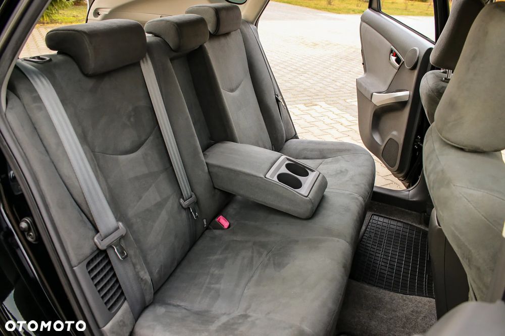 Toyota Prius (Hybrid) Executive - 26