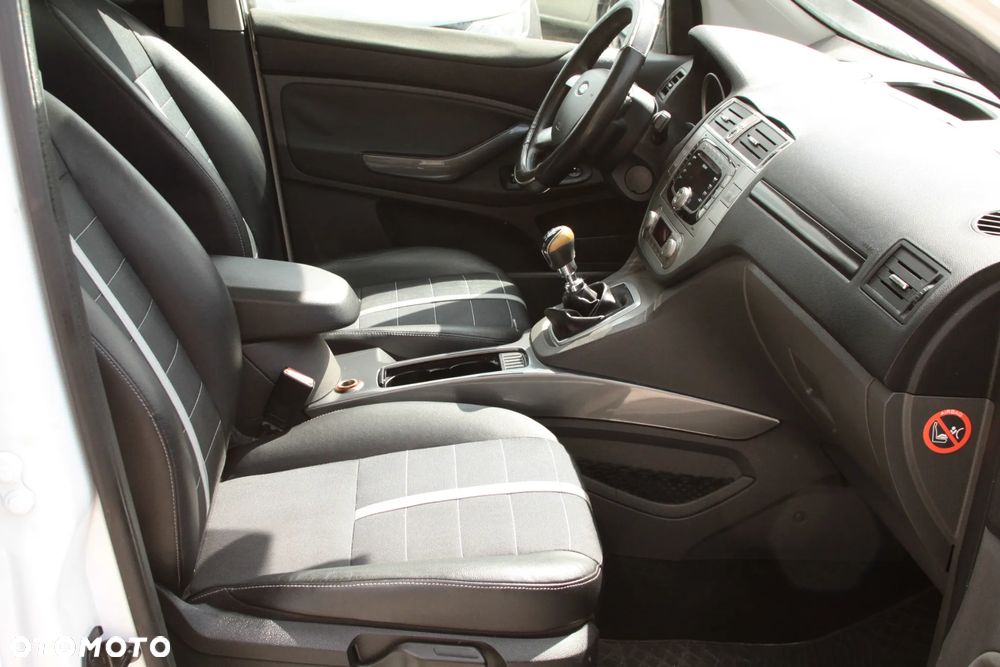 Ford Kuga 2.0 TDCi 2x4 Titanium - 14