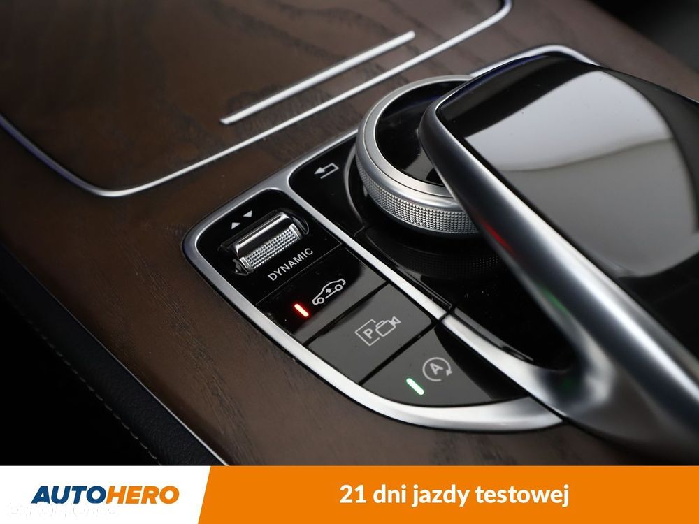 Mercedes-Benz Klasa E 220 d 4-Matic 9G-TRONIC - 29
