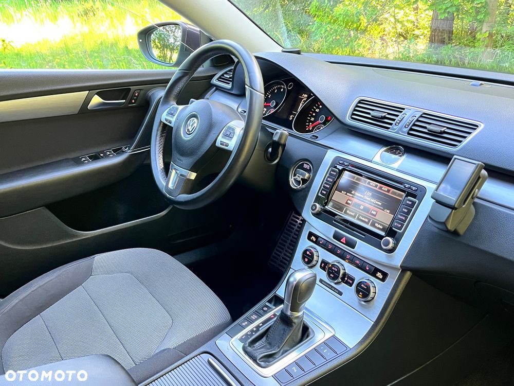 Volkswagen Passat - 23