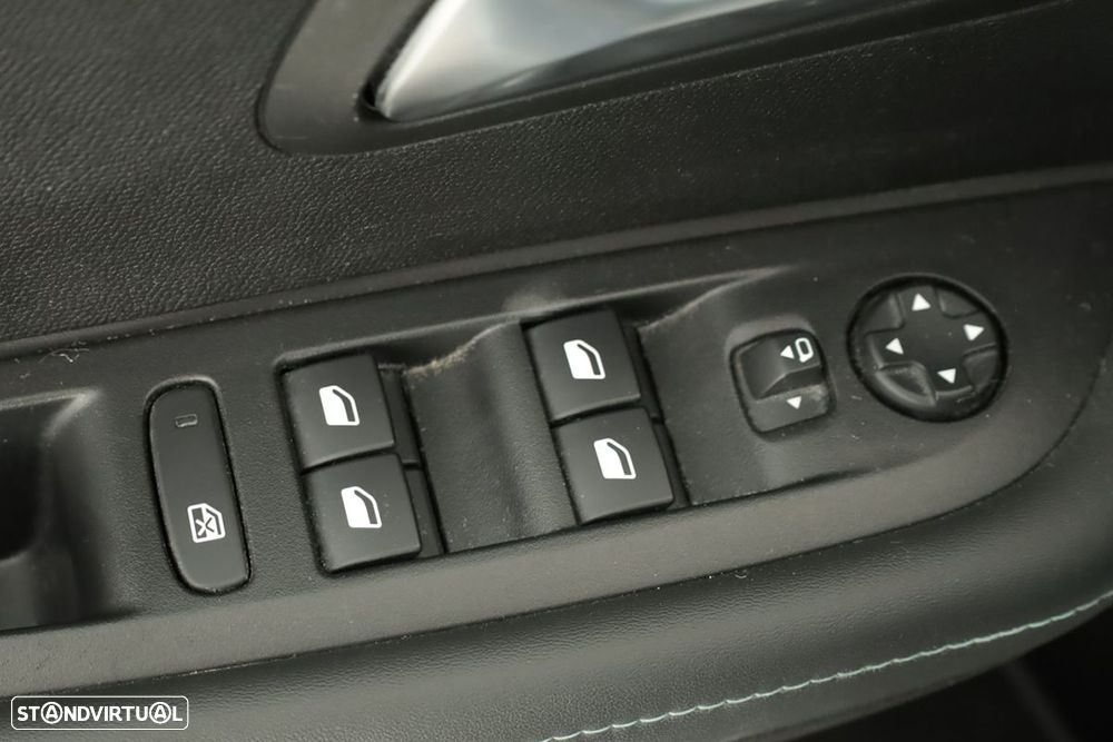 Peugeot 208 1.2 PureTech Allure EAT8 - 21