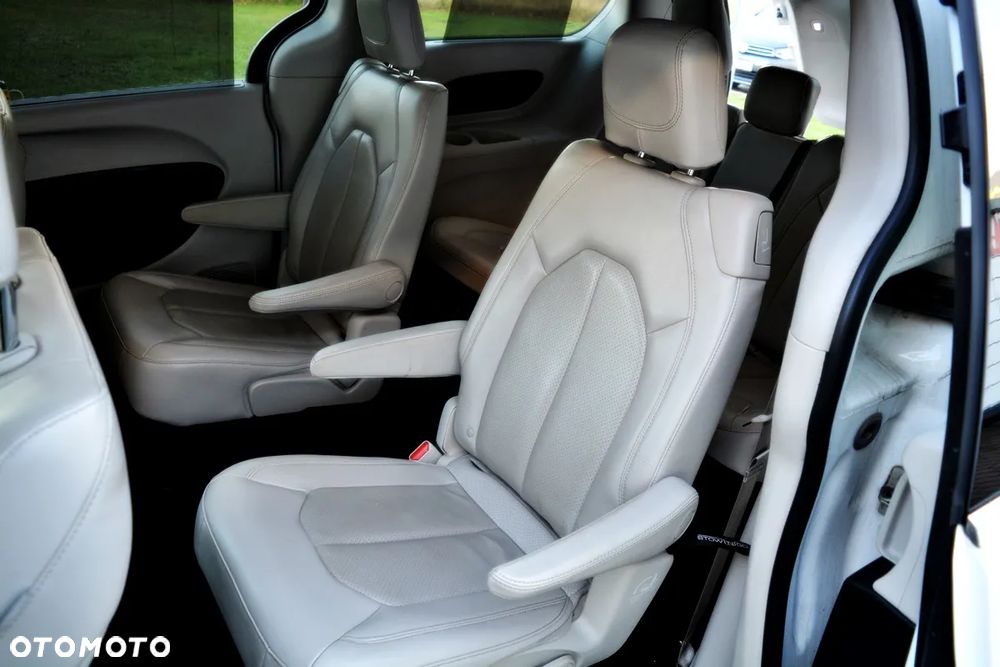 Chrysler Pacifica - 22