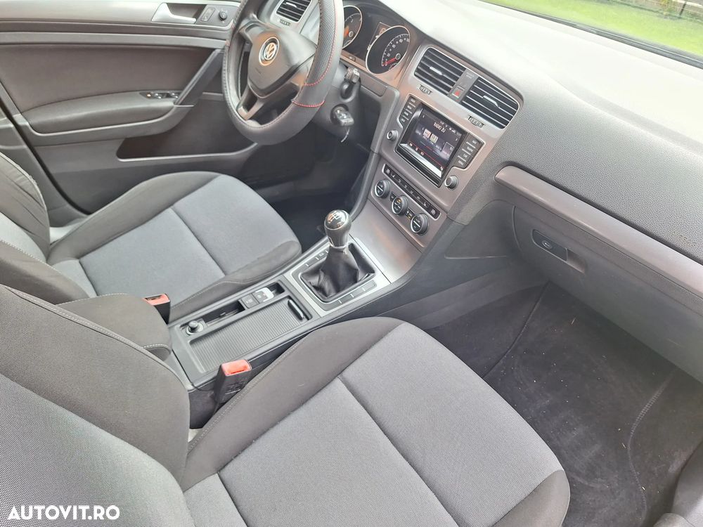 Volkswagen Golf - 6