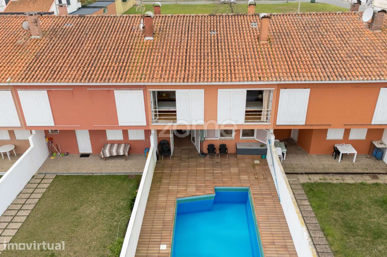 Moradia T4 com piscina para arrendamento em Esposende
