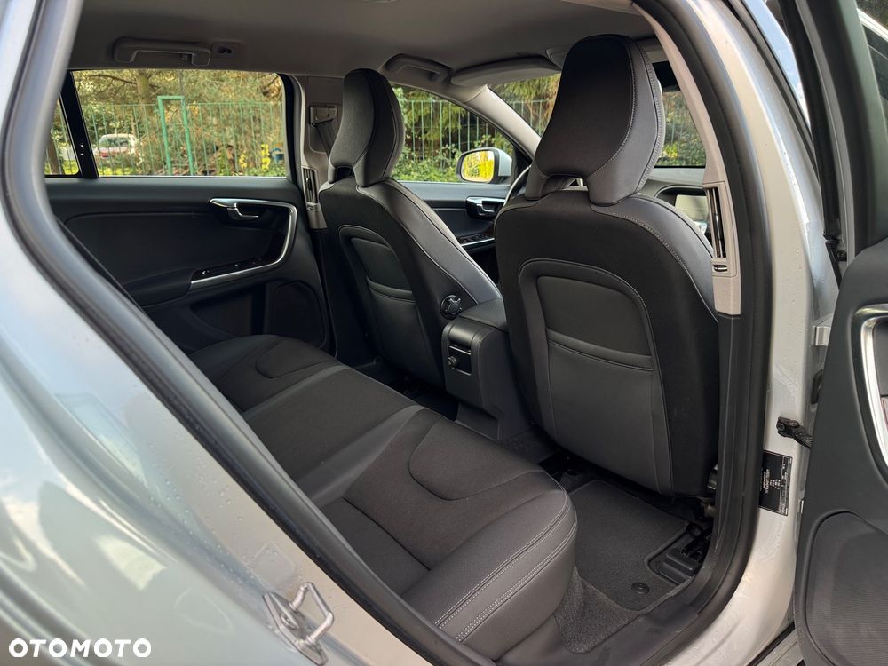 Volvo V60 D2 Edition Pro - 24