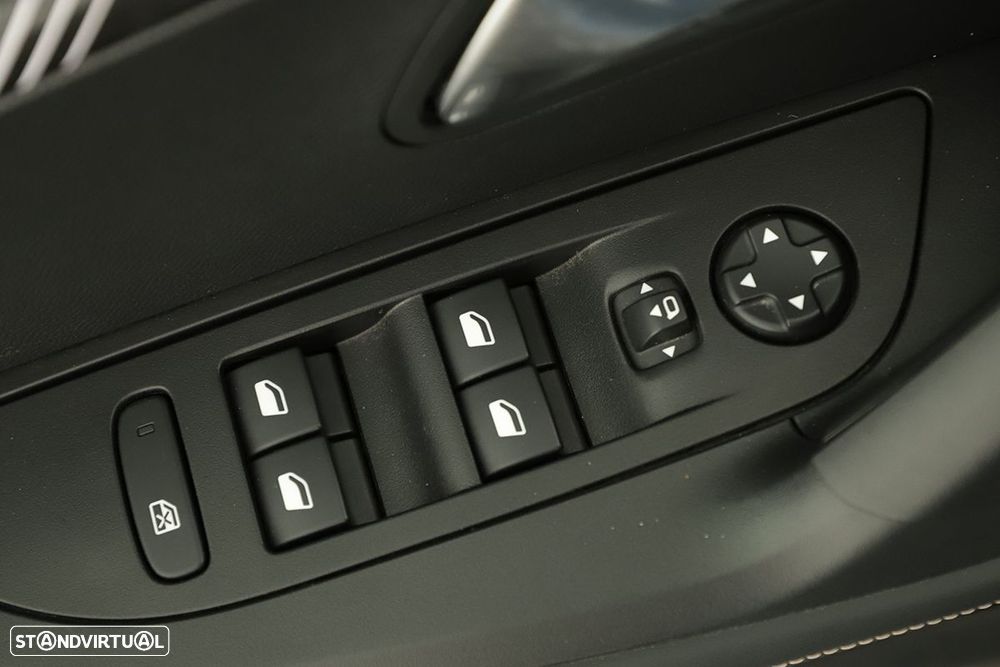 Peugeot 2008 1.2 PureTech Allure - 22