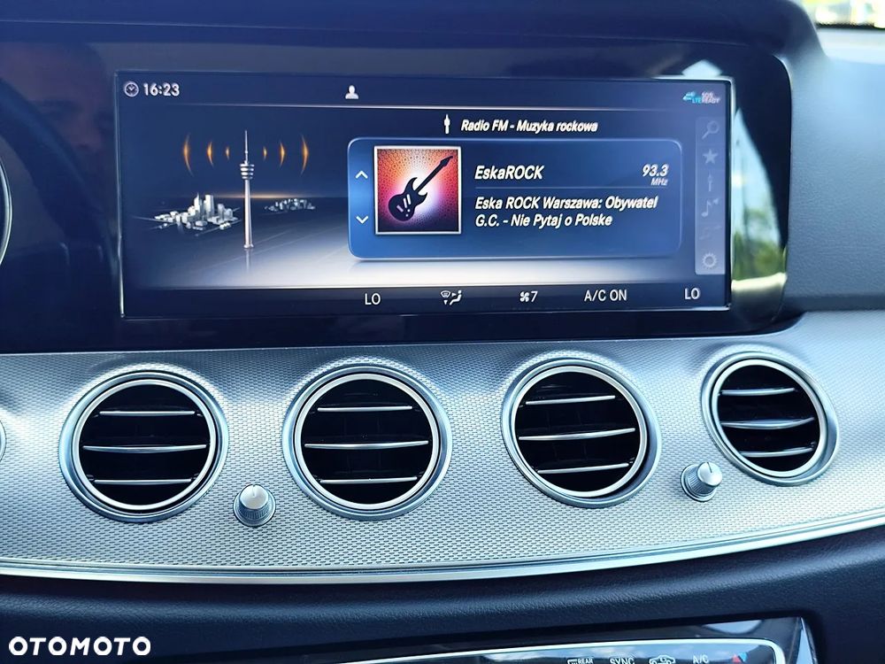 Mercedes-Benz Klasa E 220 d 4-Matic 9G-TRONIC - 21