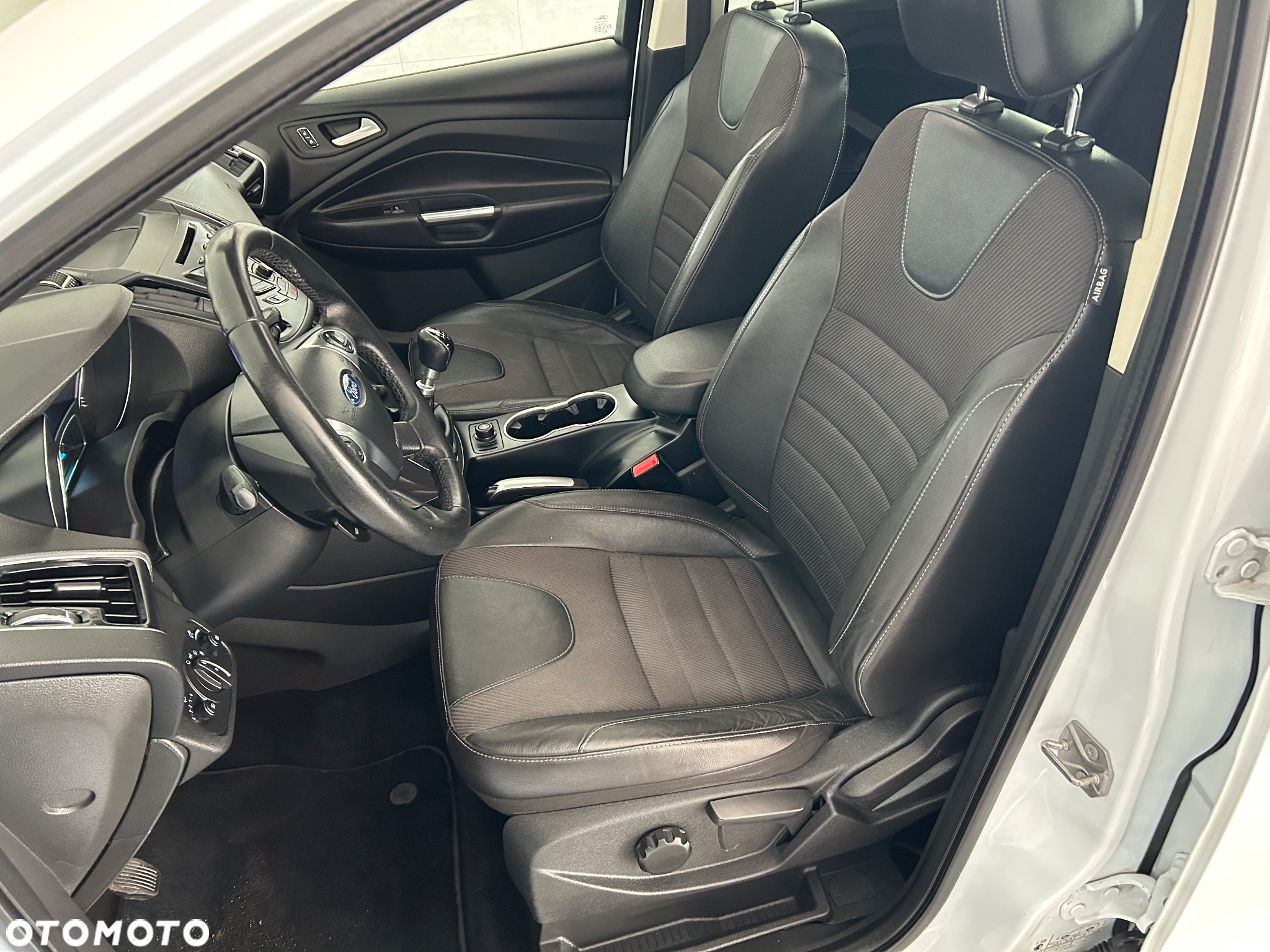 Ford Kuga 2.0 TDCi 2x4 Titanium - 18