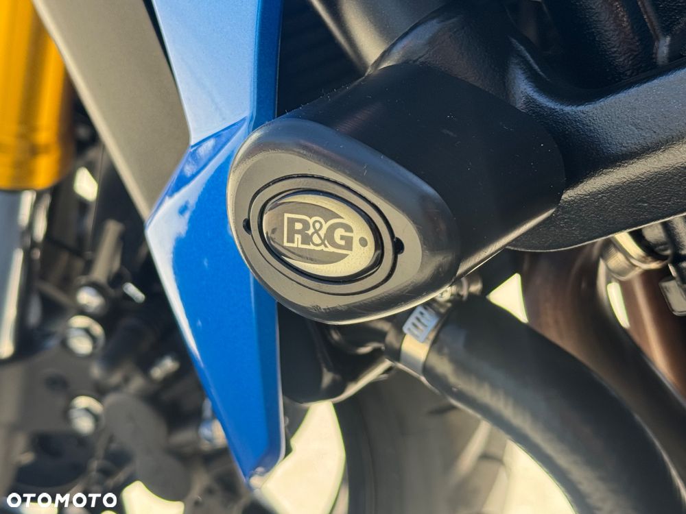 Suzuki GSR - 24