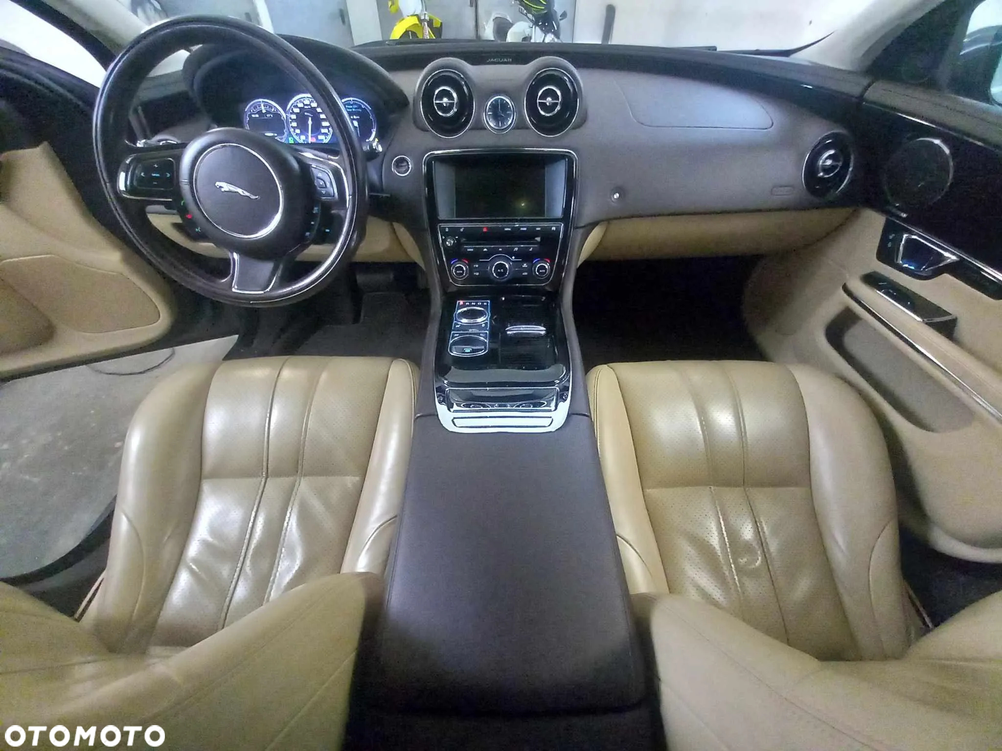 Jaguar XJ 3.0 D V6 Premium Luxury - 16