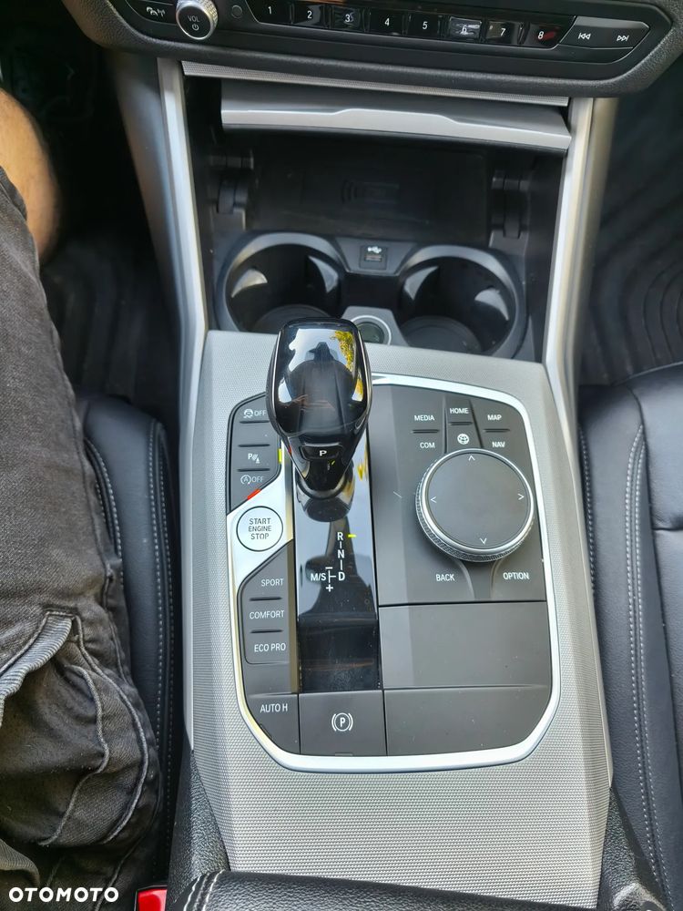 BMW Seria 3 318i - 24