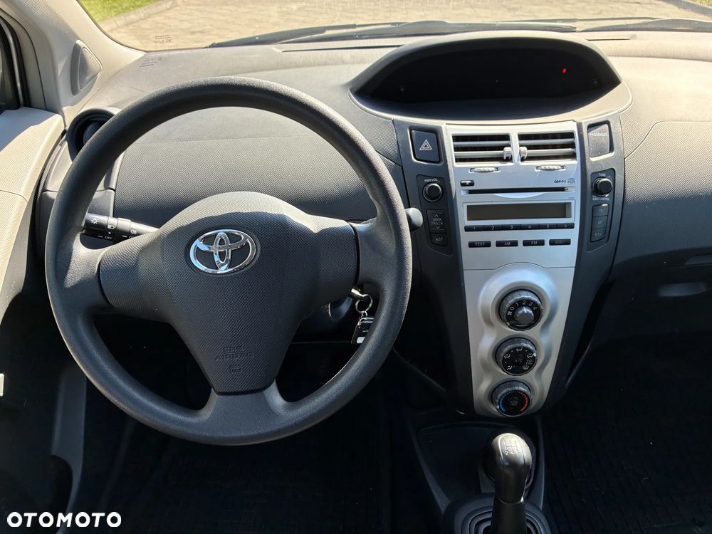 Toyota Yaris 1.3 Terra Gold - 9
