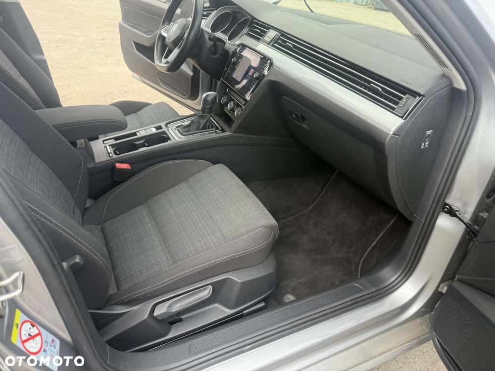 Volkswagen Passat - 21