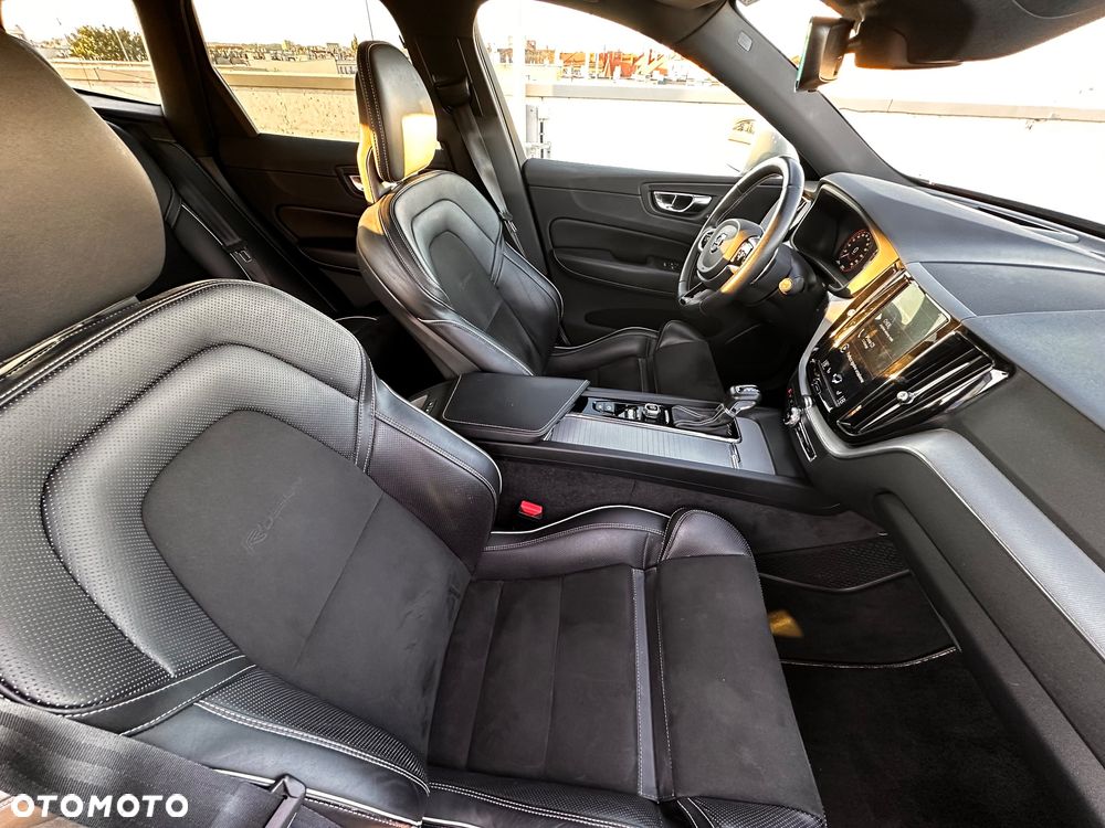 Volvo XC 60 T5 AWD R-Design - 10