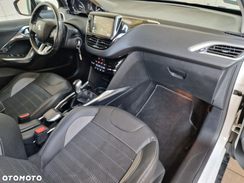 Peugeot 2008 1.6 e-HDi Allure S&S - 21