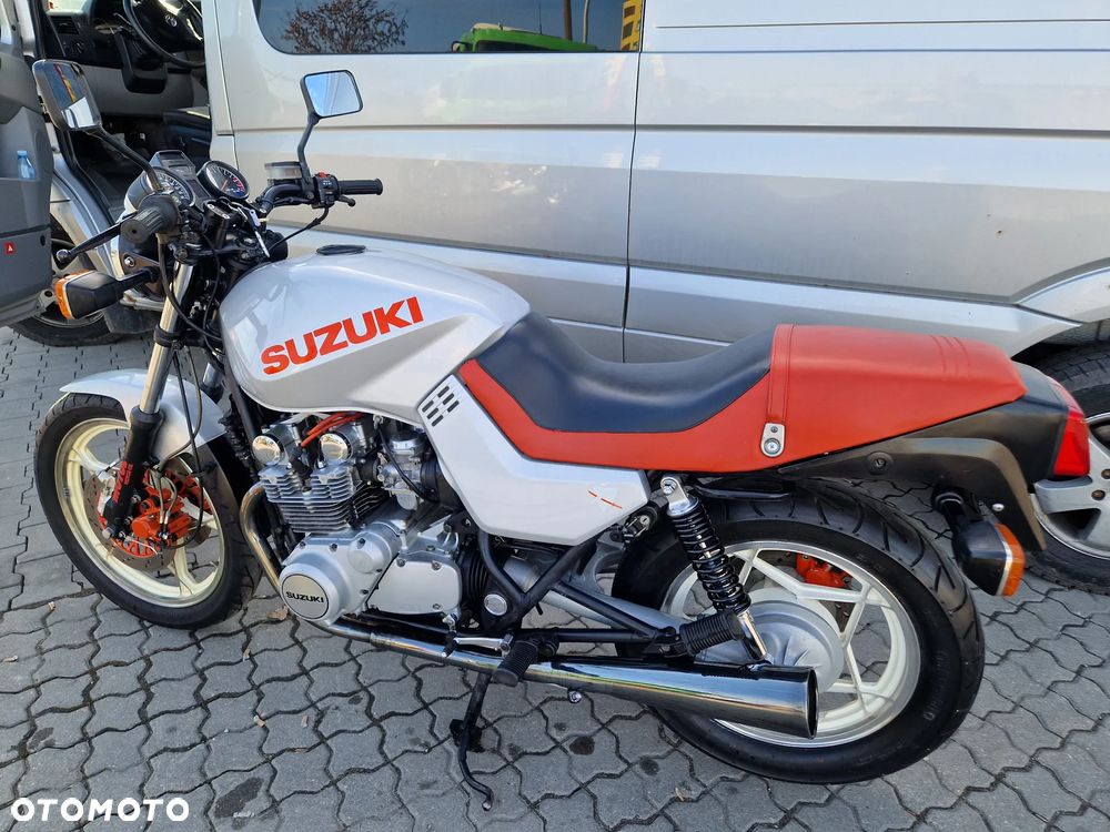 Suzuki GSX - 2