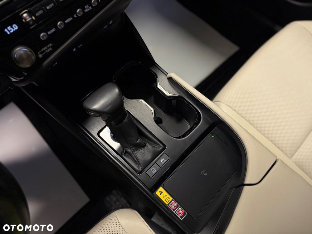 Lexus ES 300h Business Edition - 21